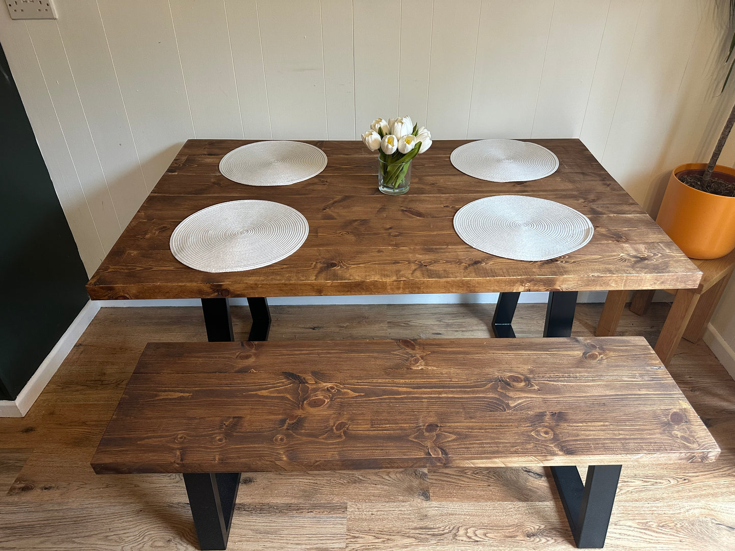solid wood dinning table