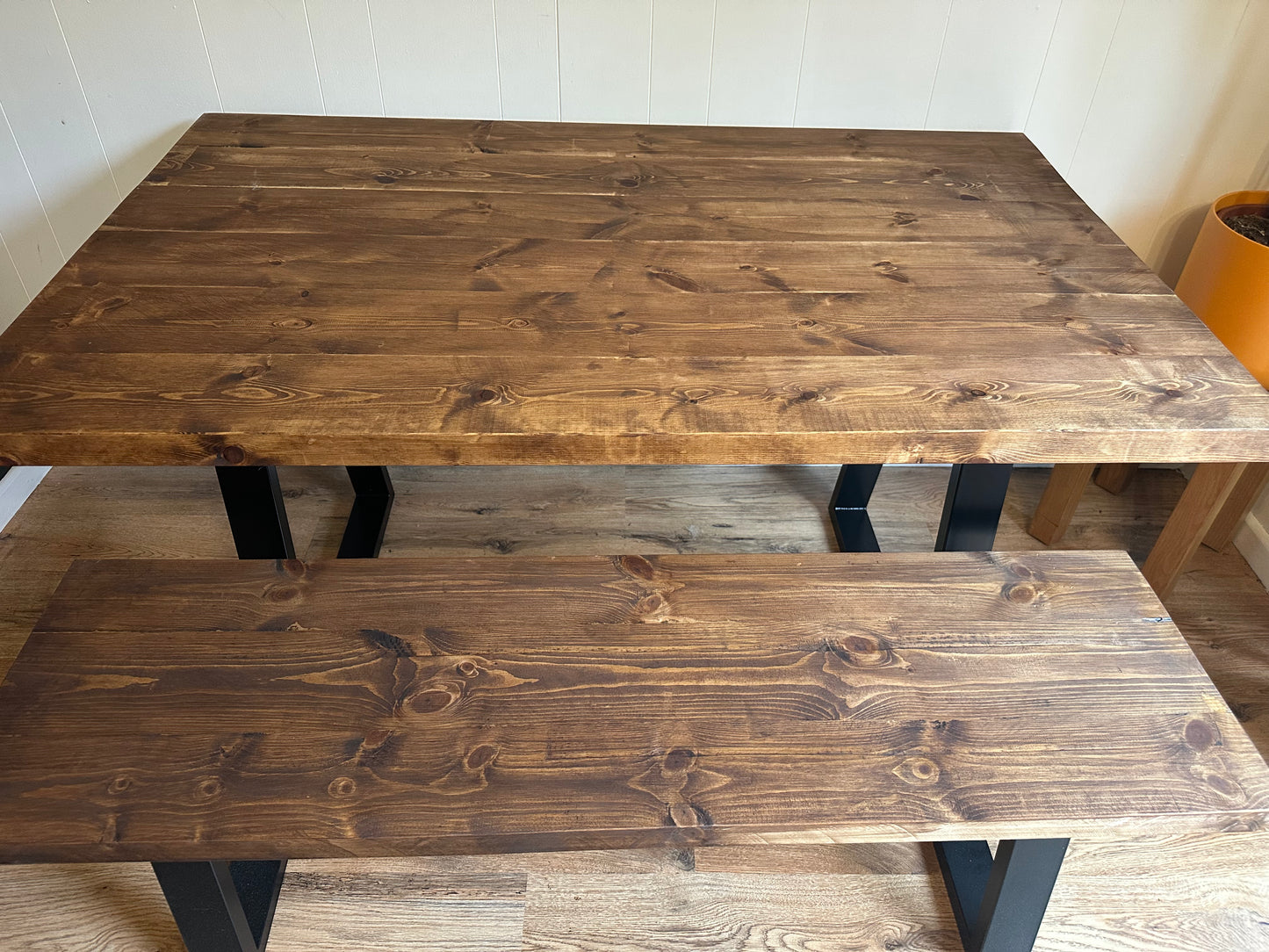 solid wood dinning table