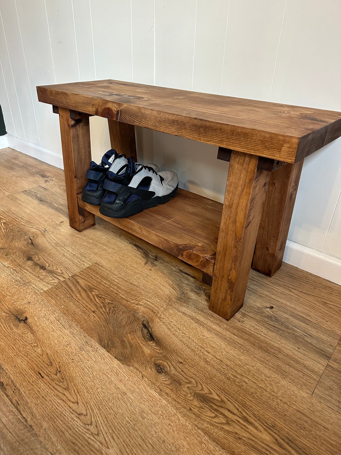bench seat / shoe storage